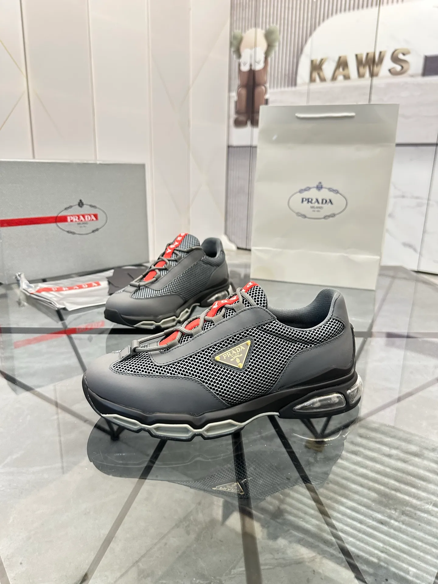 Men's shoes for sale 💰: 💰P660¥ High-end top quality Product trademark: Prada *"Prada*" low-top casual shoes Regular size: 38-45 (can be customized to 46) Product materials: Upper imported first-layer cowhide spliced ​​with original fabric, breathable lining, cowhide foot pads, original air cushion outsole. No.: 001